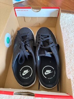 Nike legacy court mule